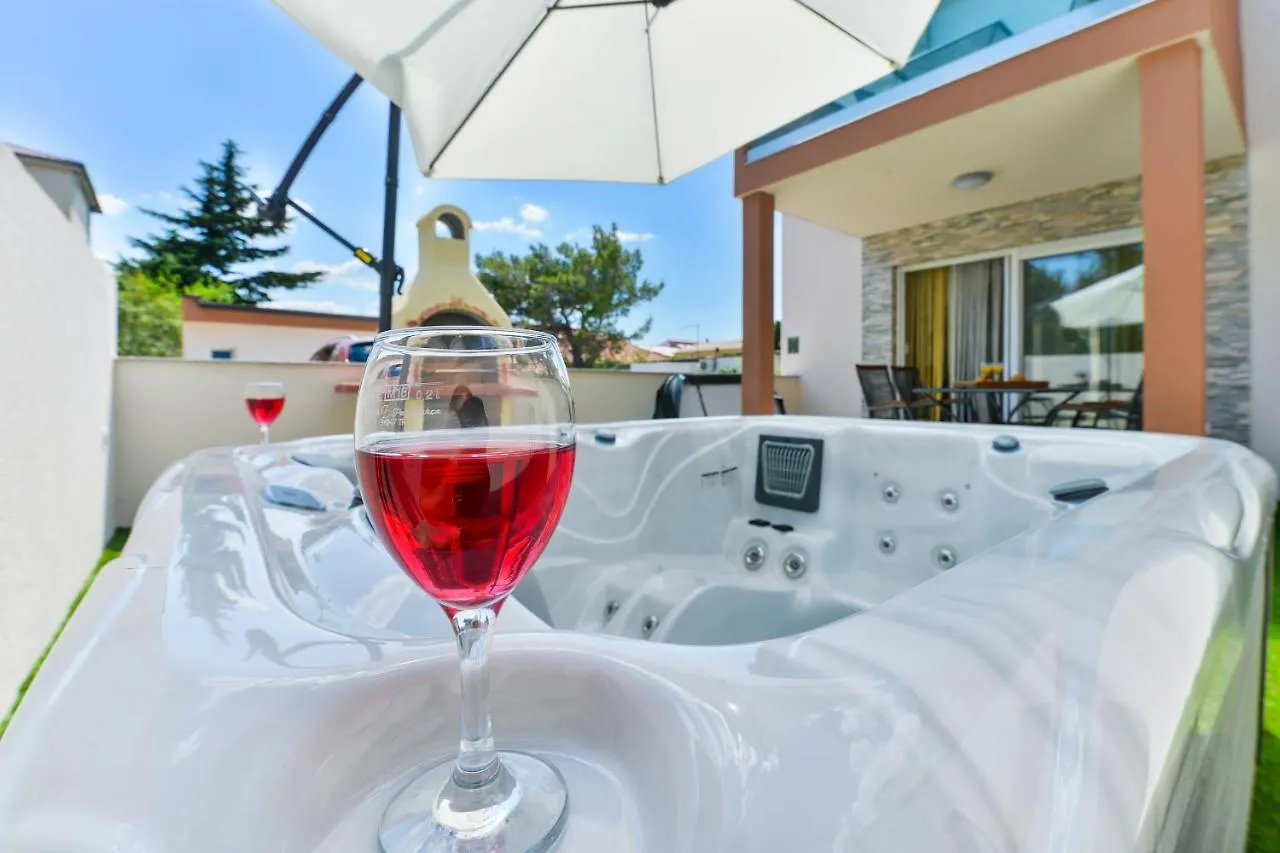 Cascada Villas With Private Jacuzzi And Private Parking Starigrad Paklenica 0*,