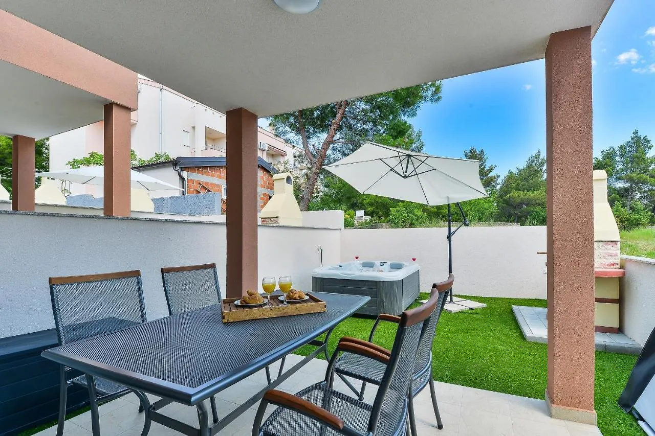 Cascada Villas With Private Jacuzzi And Private Parking Starigrad Paklenica