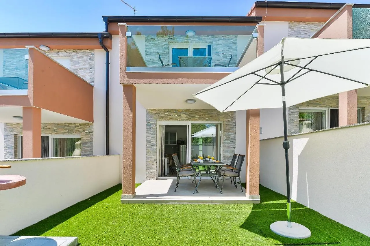 Cascada Villas With Private Jacuzzi And Private Parking Starigrad Paklenica 0*,  Chorwacja