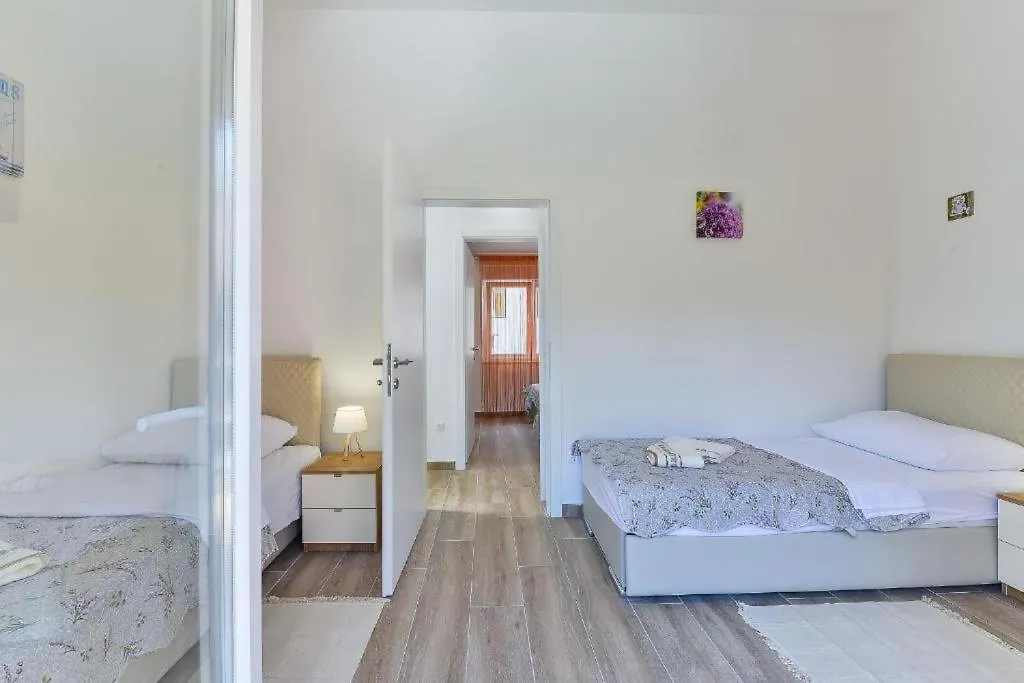 Cascada Villas With Private Jacuzzi And Private Parking Starigrad Paklenica
